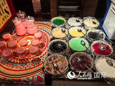 馬來西亞美食節(jié)現(xiàn)場準(zhǔn)備的美食。人民網(wǎng) 楊春燕攝