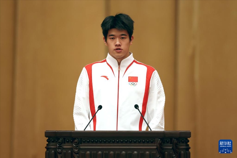 11月15日，游泳運(yùn)動(dòng)員潘展樂在報(bào)告會(huì)上發(fā)言。新華社記者 李明 攝