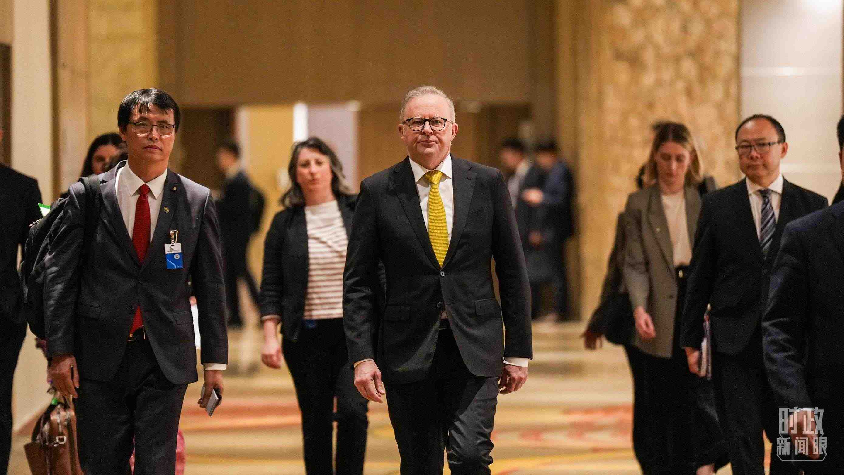 △澳大利亞總理阿爾巴尼斯抵達(dá)會(huì)見現(xiàn)場(chǎng)。（總臺(tái)記者李晉拍攝）