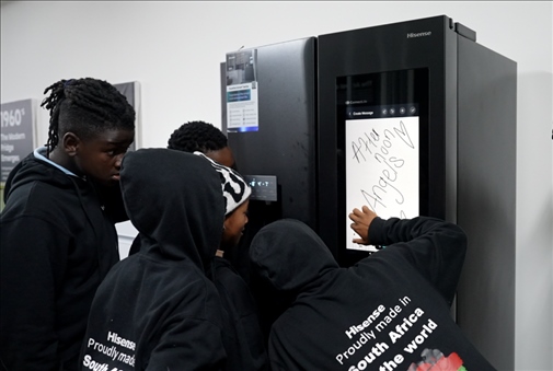 海信智能冰箱吸引南非人。海信南非公司供圖