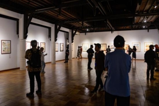 觀眾參觀“東盟-中國人文交流年”漫畫大賽展覽。記者 徐欽 攝