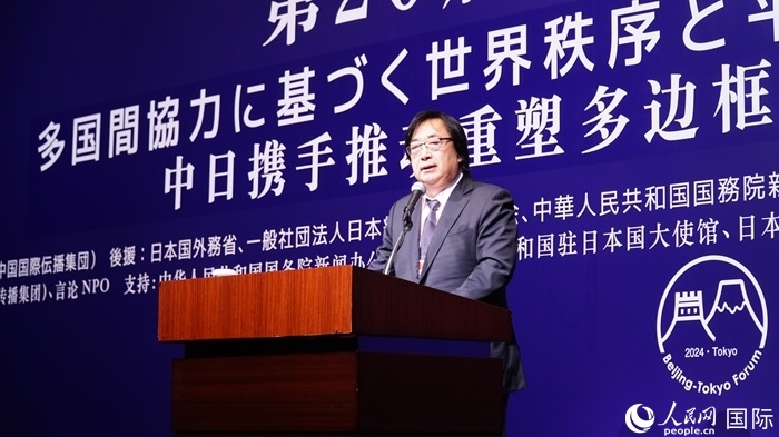 日本言論NPO理事長(zhǎng)工藤泰志宣讀《東京共識(shí)》。人民網(wǎng) 蔣曉辰攝