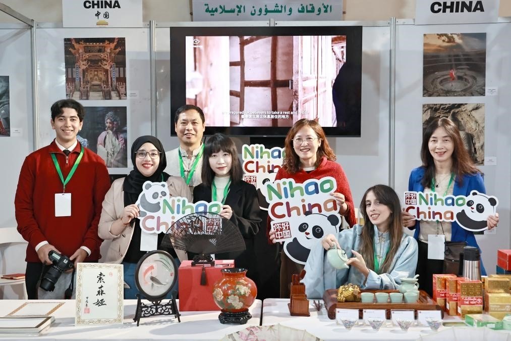 中摩與會(huì)代表合影。拉巴特中國(guó)文化中心供圖