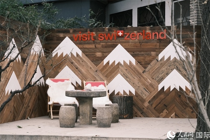 瑞士小木屋一隅，靜謐中散發(fā)出阿爾卑斯的冬日溫情。人民網(wǎng) 實(shí)習(xí)生黃睿攝