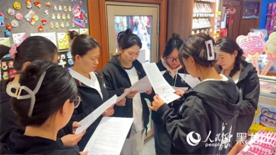 工會組織企業(yè)職工開展技能培訓活動。人民網記者 張哲鑫攝