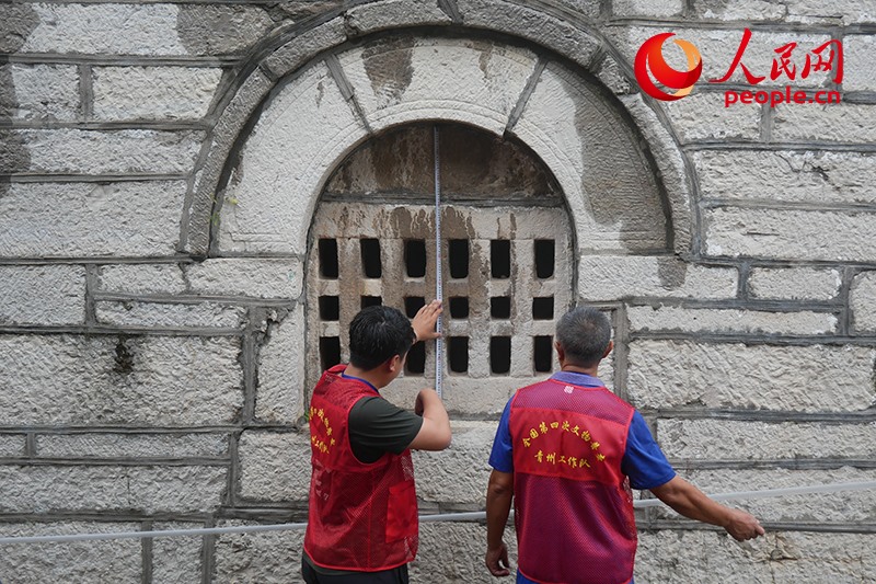 9月14日，山東青州，文物普查隊員正在實地調(diào)查。人民網(wǎng)記者 韋衍行攝