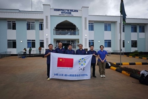 中國援桑給巴爾醫(yī)療隊在基文吉區(qū)醫(yī)院開展相關活動。中國援桑醫(yī)療隊供圖