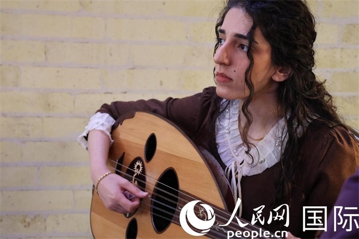 烏德琴女學員邁希恩。人民網(wǎng) 伊納斯·易卜拉欣攝