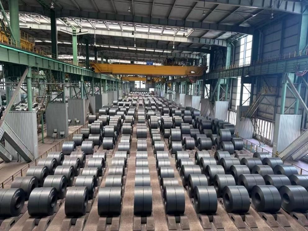 某鋼鐵工廠的自動(dòng)生產(chǎn)線。人民網(wǎng)記者 王紹紹攝