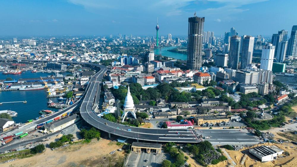 這是2025年1月13日拍攝的斯里蘭卡科倫坡風(fēng)光（無人機照片）。新華社發(fā)