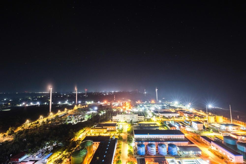 這是斯里蘭卡普特拉姆電站夜景（2020年12月8日攝）。新華社發(fā)（普特拉姆電站供圖）