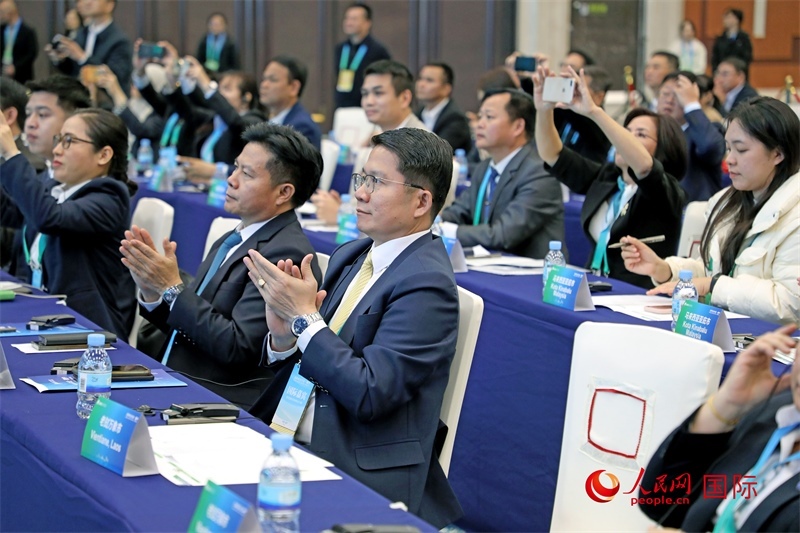 這是1月16日在南寧國際會(huì)展中心拍攝的“世界市長對(duì)話·南寧”活動(dòng)現(xiàn)場(chǎng)。人民網(wǎng)記者 趙益普攝