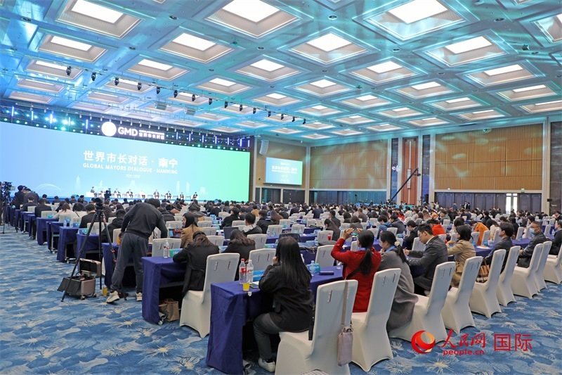這是1月16日在南寧國際會(huì)展中心拍攝的“世界市長對(duì)話·南寧”活動(dòng)現(xiàn)場(chǎng)。人民網(wǎng)記者 趙益普攝