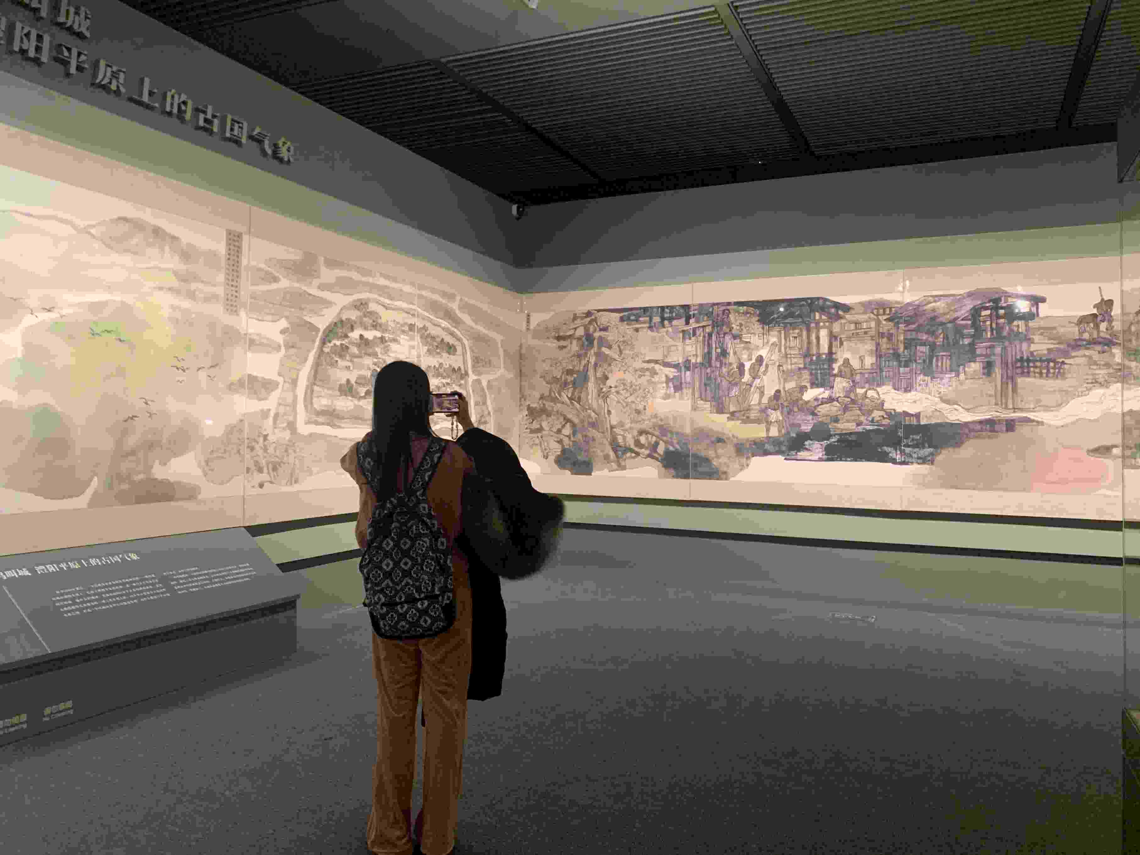 觀眾正在參觀展覽。國博供圖