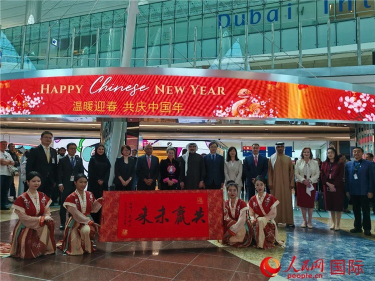 1月22日，“溫暖迎春·共慶中國(guó)年”中國(guó)新年慶典活動(dòng)在迪拜國(guó)際機(jī)場(chǎng)舉行。人民網(wǎng)記者 張志文攝