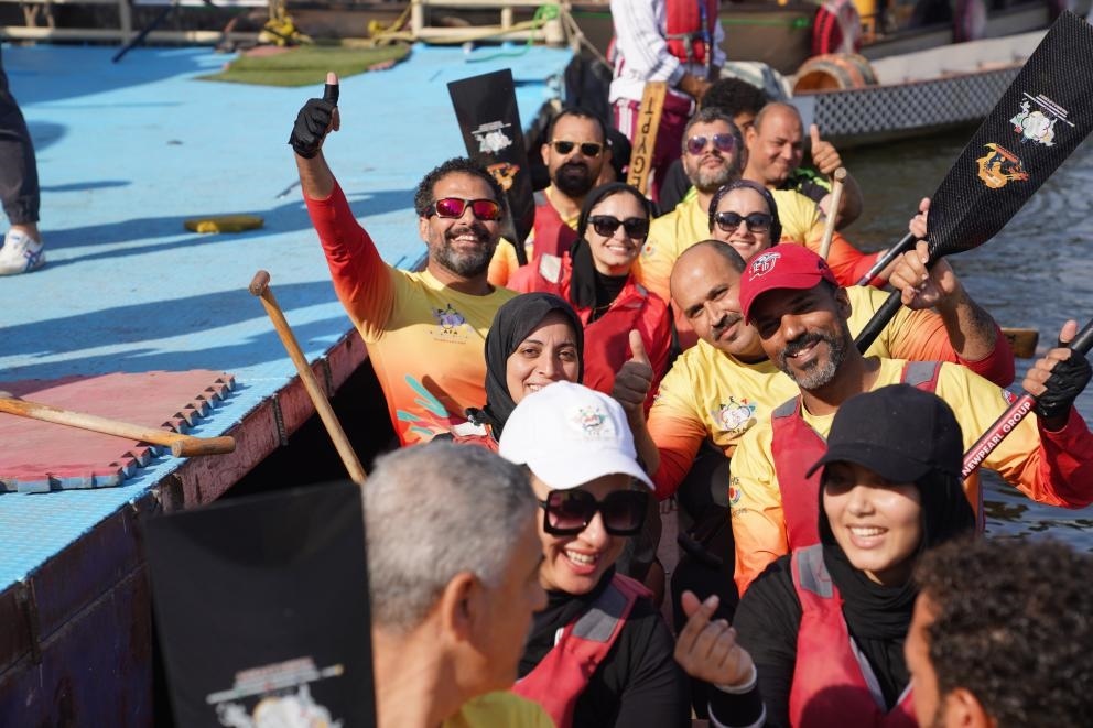 活動現(xiàn)場龍舟競技，共慶春節(jié)。開羅中國文化中心供圖