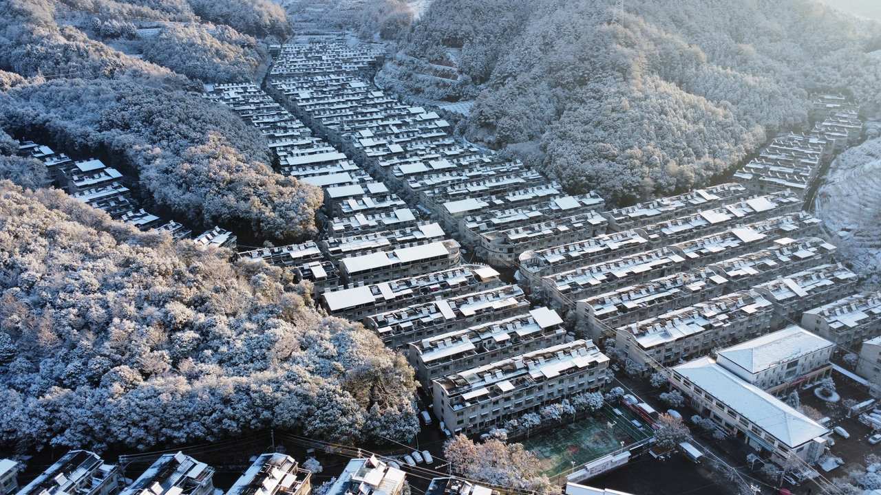 慶元縣濛洲街道同濟(jì)新村，雪后初霽。慶元縣融媒體中心 供圖