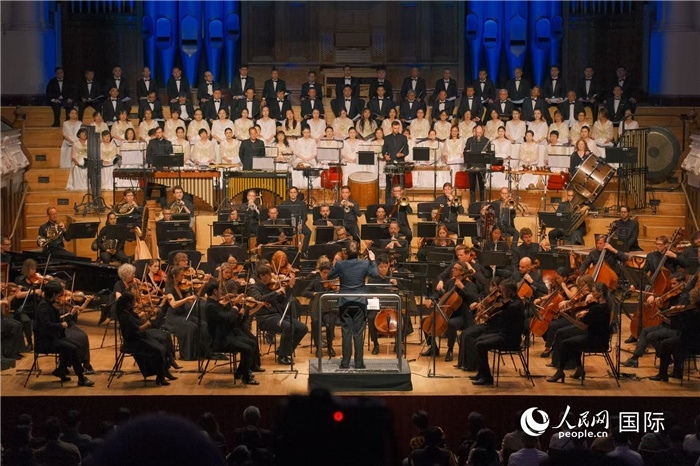 奧克蘭市政廳《空?！方豁懬莩霈F(xiàn)場。張波若攝