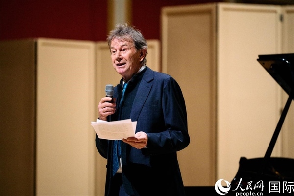 英中了解協(xié)會會長邁克爾·伍德致辭。 楊浩鵬攝