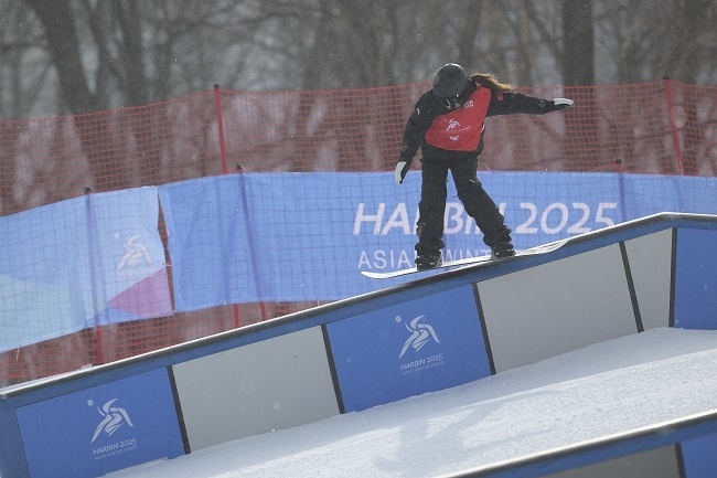 2月8日，張小楠在比賽中。新華社記者 楊冠宇攝