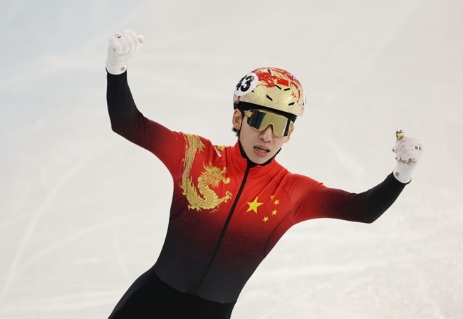 2月8日，林孝埈慶祝奪冠。新華社記者 黃偉 攝