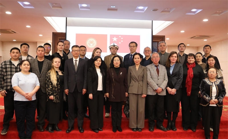 與會(huì)人員合影。中國(guó)駐吉爾吉斯斯坦使館供圖