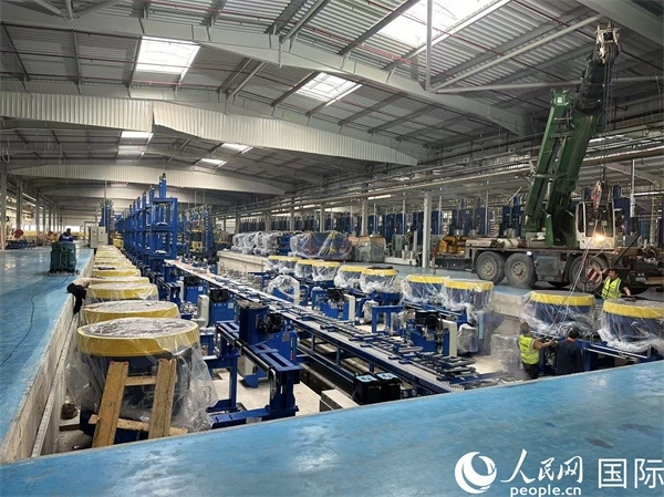 森麒麟輪胎在科技城的工廠車間。人民網(wǎng)記者 黃培昭攝