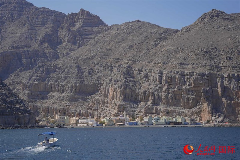 遠(yuǎn)眺庫(kù)姆扎爾村。人民網(wǎng) 塔里克·易卜拉欣攝