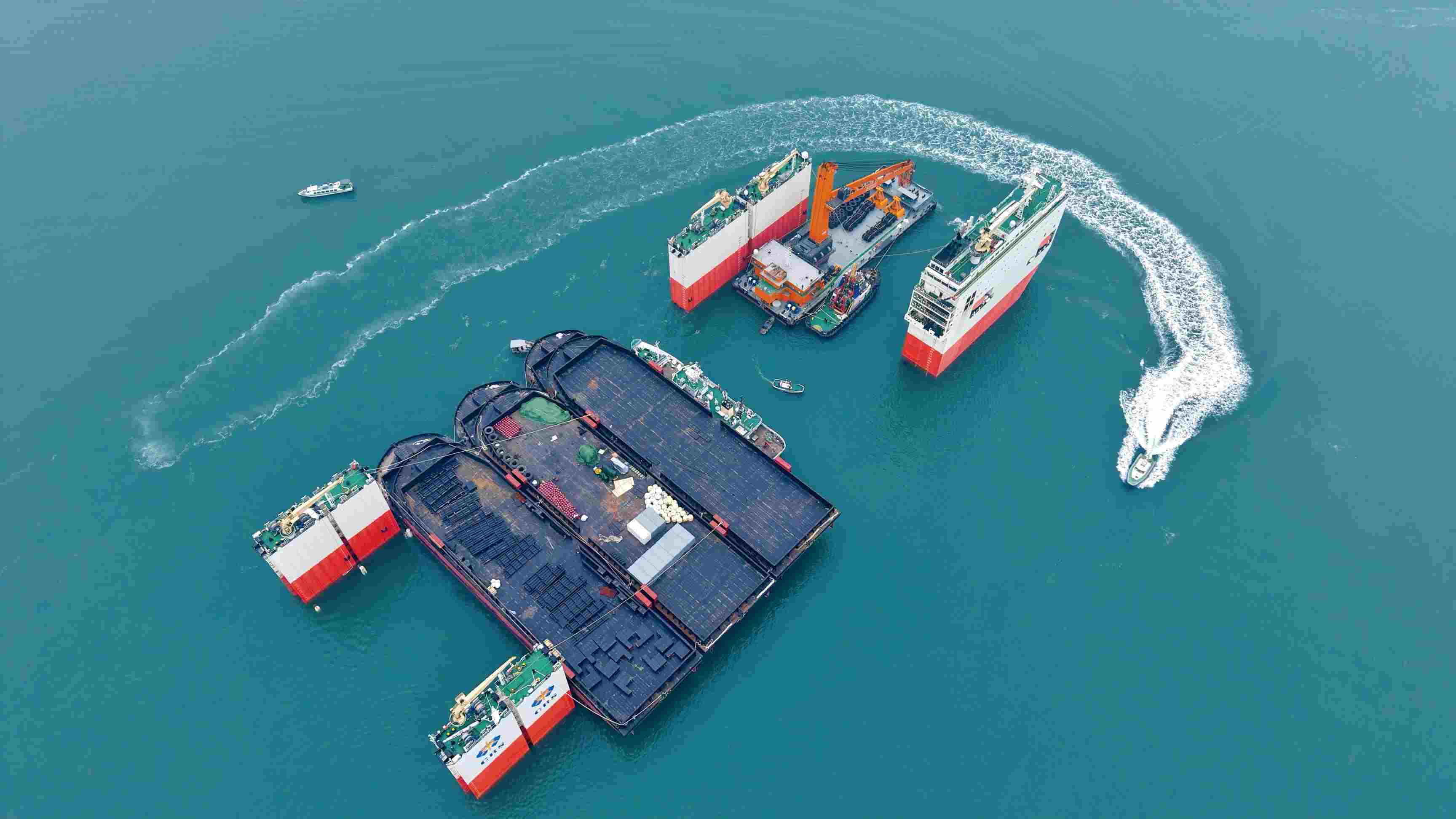 “華瑞龍”輪裝載13艘船舶前往幾內亞。受訪方供圖