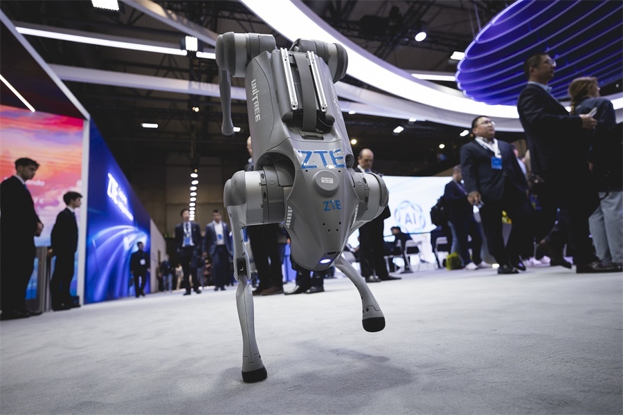 中興展位上的機(jī)器狗。