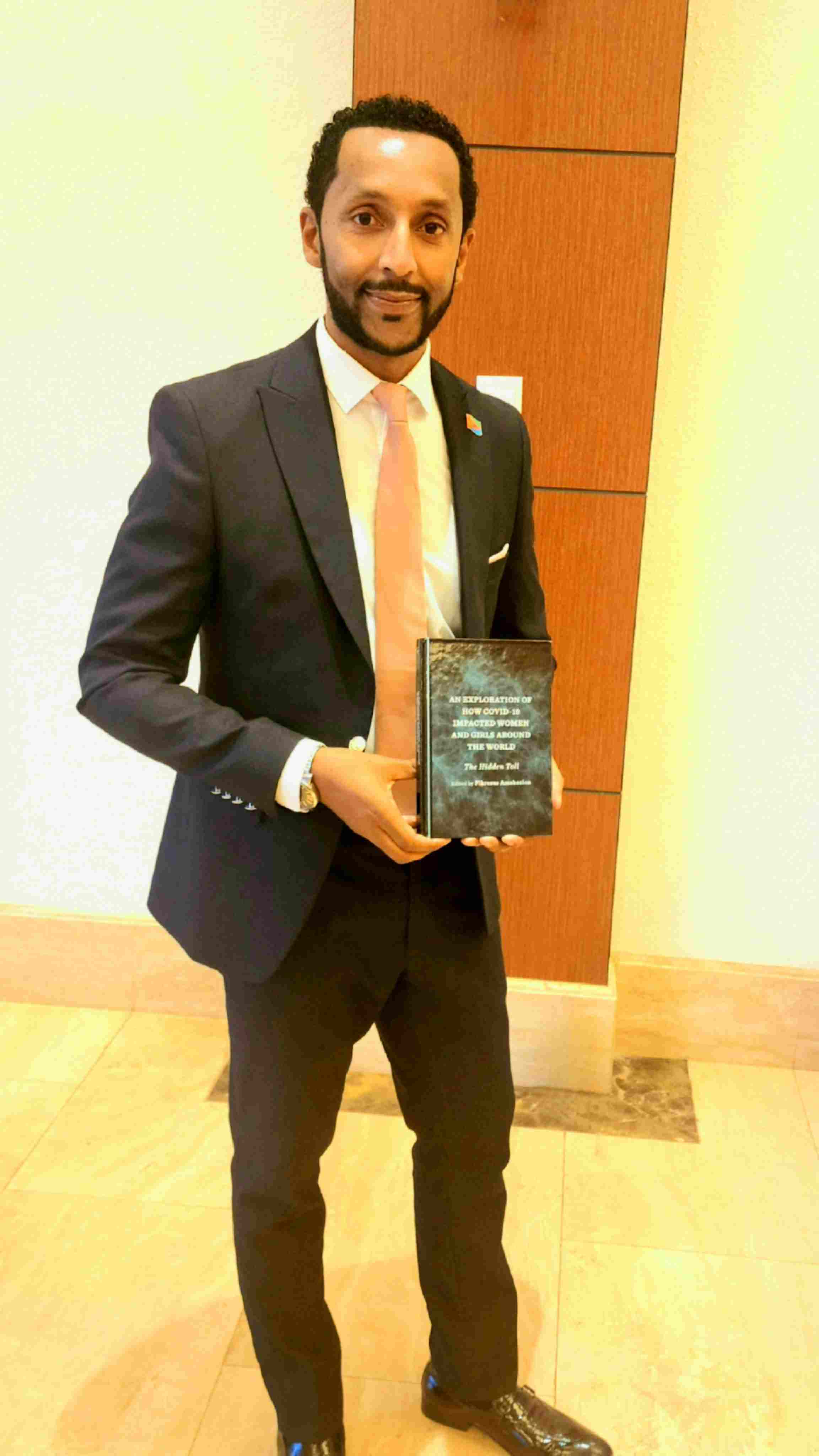 厄立特里亞戰(zhàn)略研究中心研究員、知名作家學(xué)者菲克雷耶蘇斯。圖片由受訪者提供