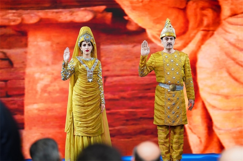 伊拉克時尚館舉辦的時裝展上，模特展示亞述時期服飾。伊拉克時尚館供圖