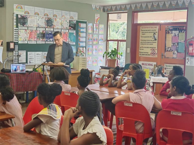 中國文化中心孔子課堂外方院長陸志雷博士發(fā)言。