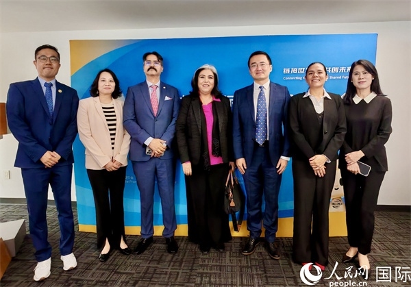 與會嘉賓合影。