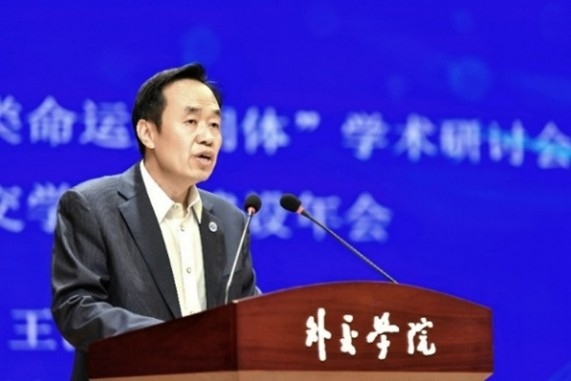 外交學(xué)院黨委書記王世廷大使致辭。主辦方供圖