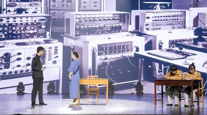 第二屆弘揚“兩彈一星”精神話劇大賽決賽現(xiàn)場。學(xué)校供圖