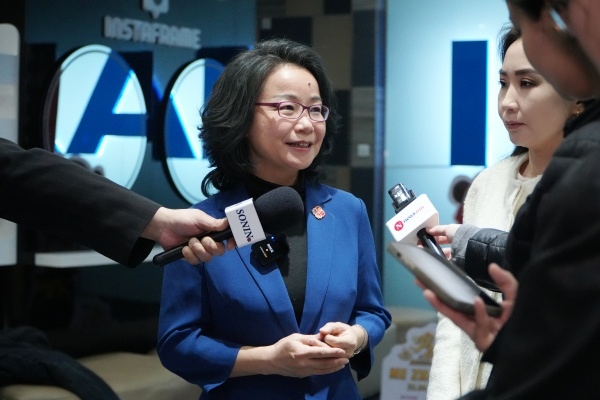 沈敏娟大使接受中蒙主流媒體采訪(fǎng)。中國(guó)駐蒙古國(guó)使館供圖