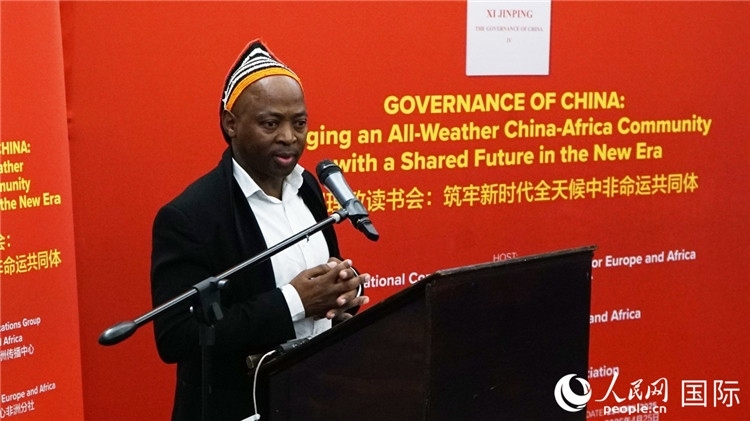 金磚電視臺非洲頻道總裁阿雅達·赫洛在讀書會上發(fā)言。人民網(wǎng) 劉暢攝