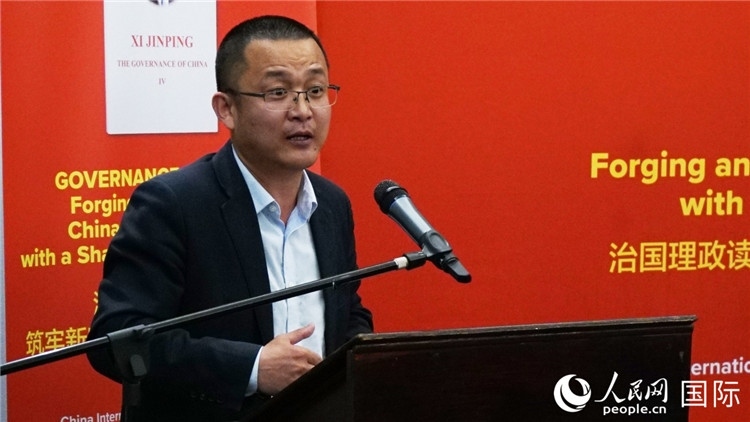 中非青年婦女協(xié)會主席、南非大學教授秦效順在讀書會上發(fā)言。人民網(wǎng) 劉暢攝