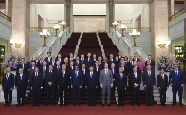 3月28日上午，國(guó)家主席習(xí)近平在北京人民大會(huì)堂會(huì)見(jiàn)國(guó)際工商界代表。新華社記者 丁林 攝