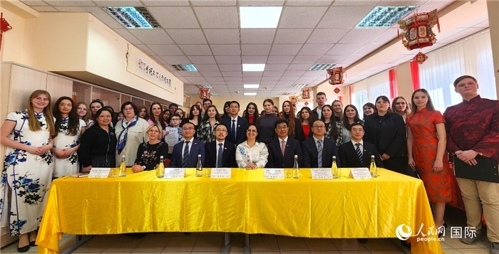 參加中文翻譯比賽全體人員合影。人民網(wǎng)記者 蔡子暢攝