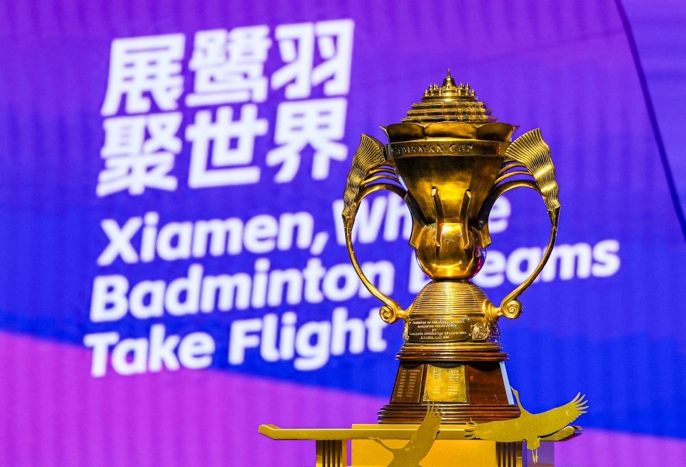 這是5月4日在決賽前拍攝的蘇迪曼獎杯。新華社記者 孫非 攝