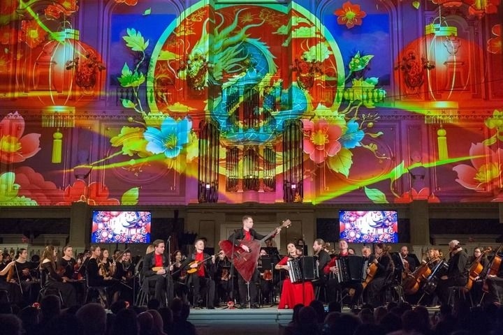 2025年2月6日，俄羅斯音樂家在圣彼得堡舉行的中俄新春音樂會上表演。新華社發(fā)（莫京娜 攝）