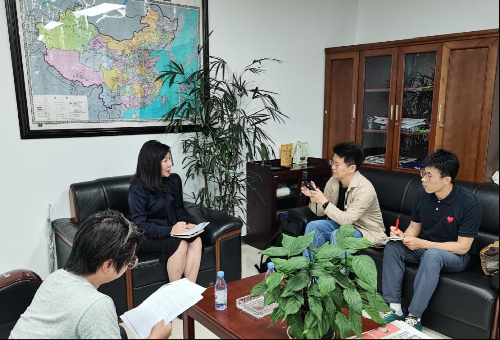 記者采訪企業(yè)跨境物流建設(shè)情況。人民網(wǎng) 孫啟凡攝