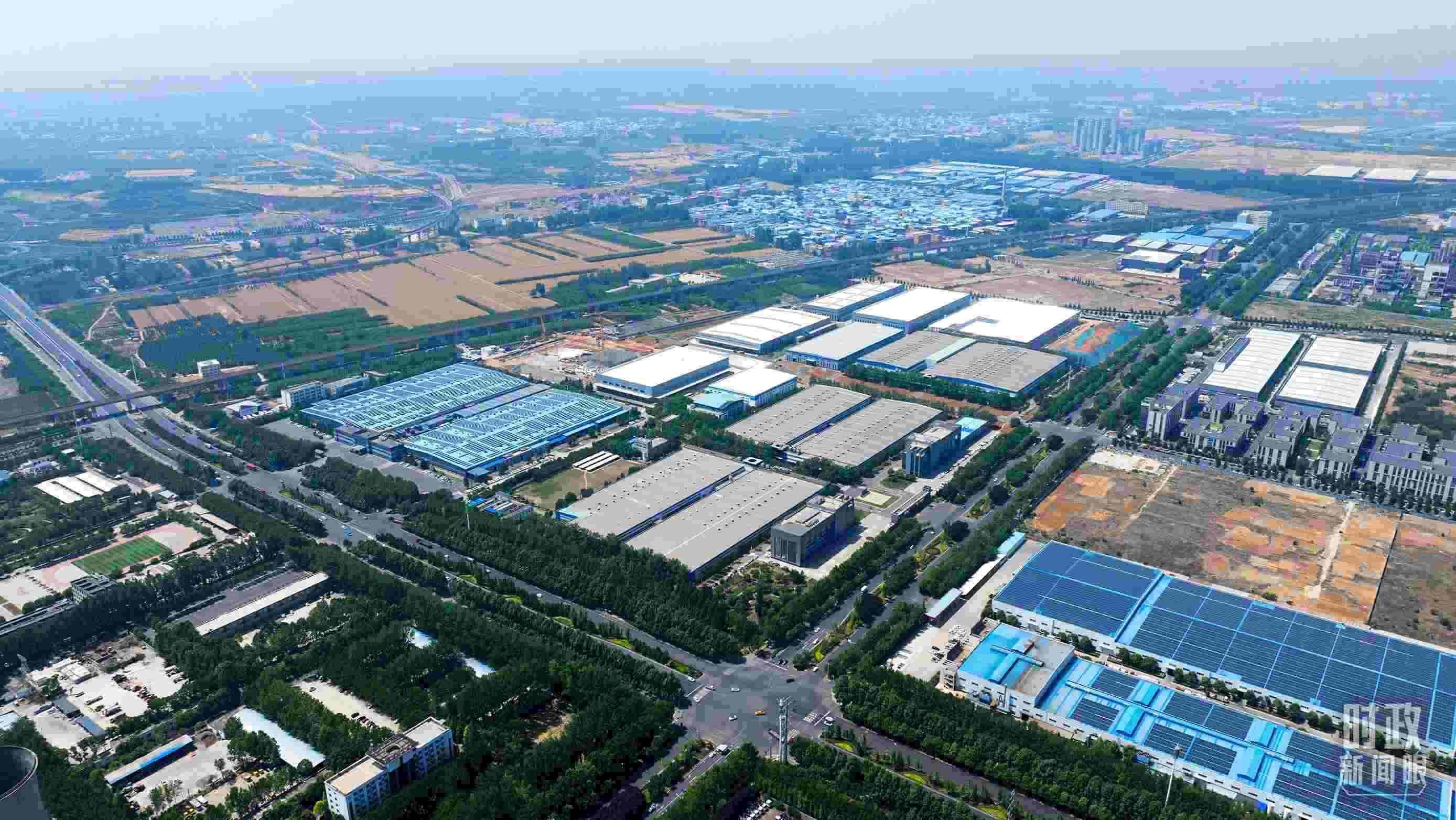 △俯瞰洛陽軸承集團(tuán)股份有限公司。（總臺央視記者范凱拍攝）