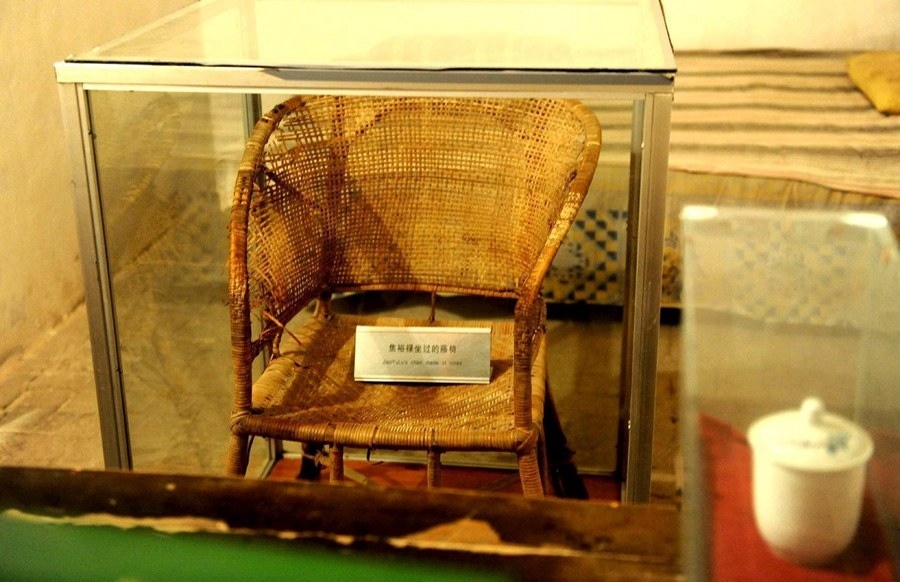 這是在河南省蘭考縣焦裕祿同志紀(jì)念館內(nèi)拍攝的焦裕祿曾用過的藤椅（2014年5月5日攝）。新華社記者 朱祥 攝