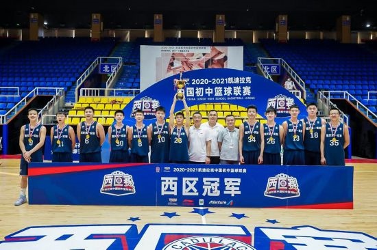 重慶市第一實(shí)驗(yàn)中學(xué)?；@球隊(duì)獲得冠軍。