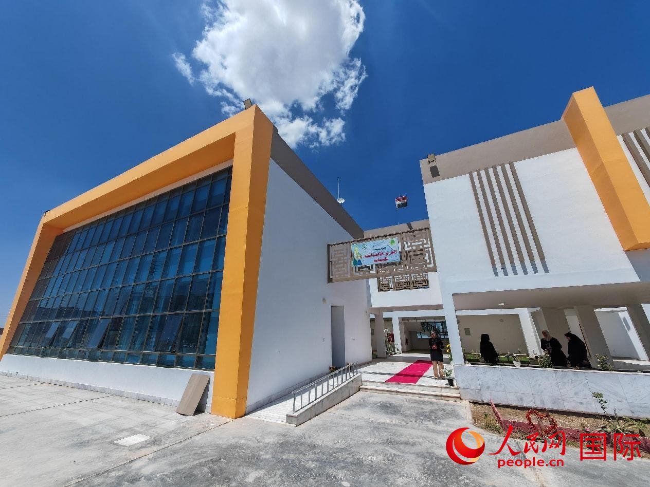 圖為阿爾·圖拉女子學(xué)校校園一景。人民網(wǎng)記者 管克江攝