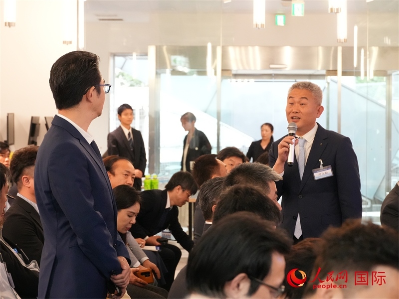 參會企業(yè)與海南代表團(tuán)積極交流。