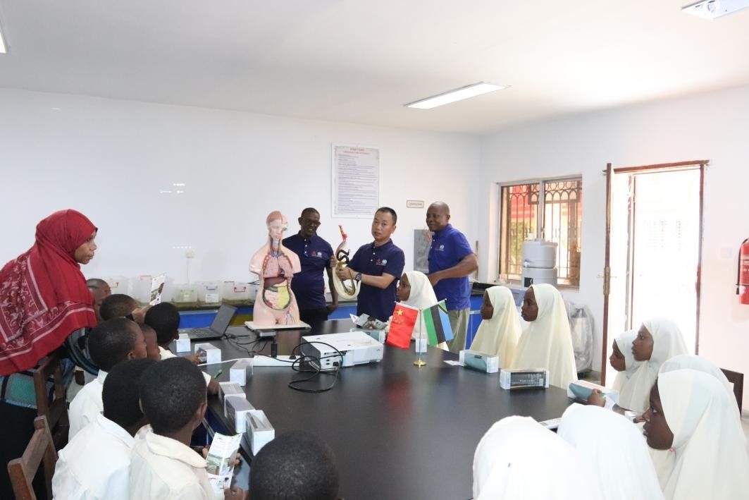 血吸蟲病健康教育講座。施亮攝